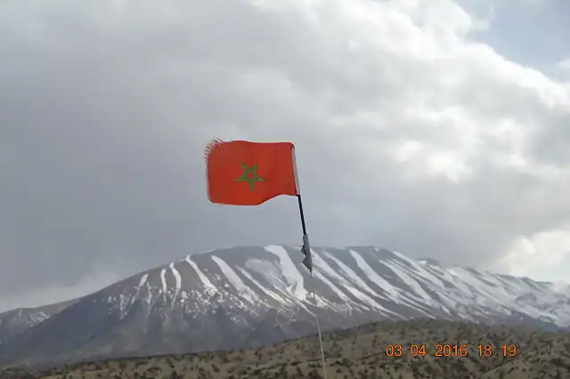 bandera y nieve