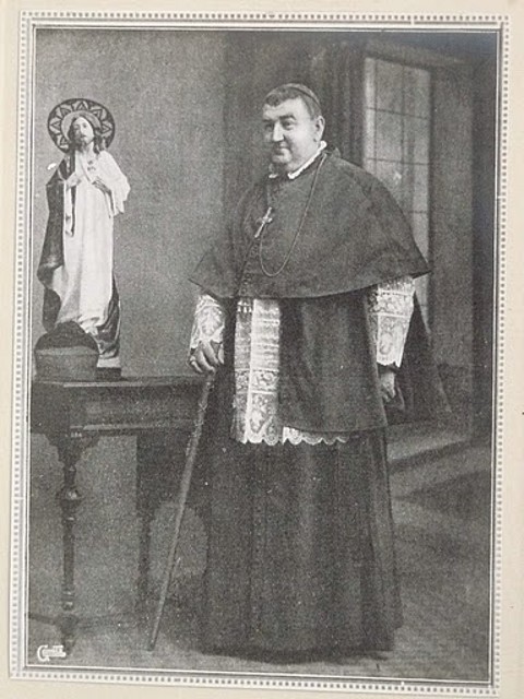 Obispo Manuel González Traje Coral - Bastón de Mando - Mantelete