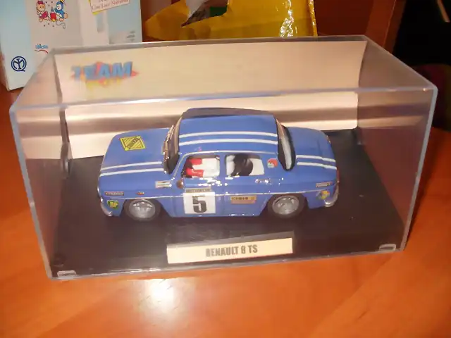 SCX - Renault 8 -team slot