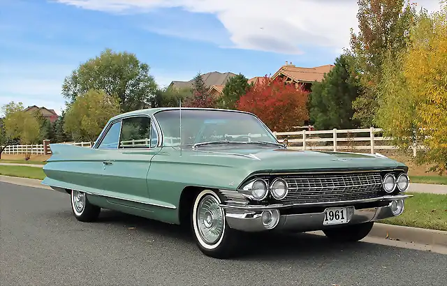 1024px-1961_Cadillac_Coupe_Deville_%2809%29