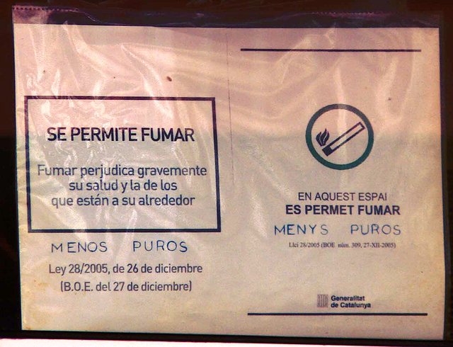 se prohibe fumar puros