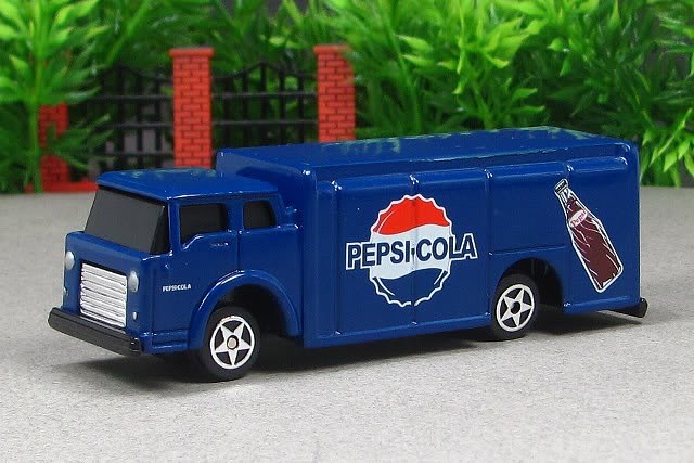 1963_pepsi_bottle_truck___blue___golden_wheel_by_deanomite17703-d7862u6