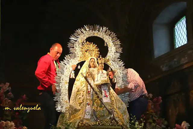 02, arreglando la Virgen, marca