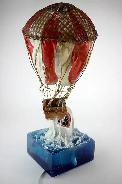 Treehouse Models White Shark Attacks Hot Air Balloon 8