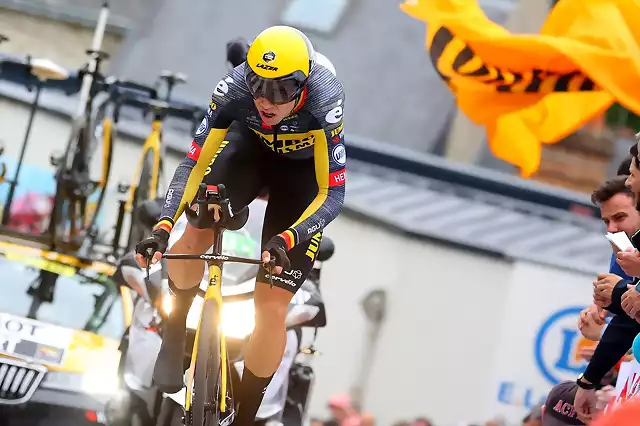 Wout-van-Aert-en-la-quinta-etapa-CRI-del-Tour-de-Francia-2021 (1)