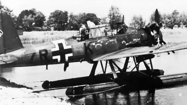 Arado-Ar-196A3-2.SAGr125-(7R+BK)-Crete-Mediterranean-1942-02