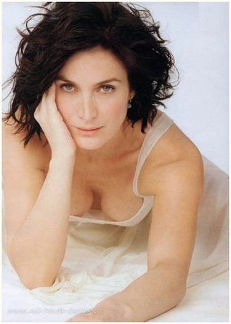 Carrie Ann Moss lake look