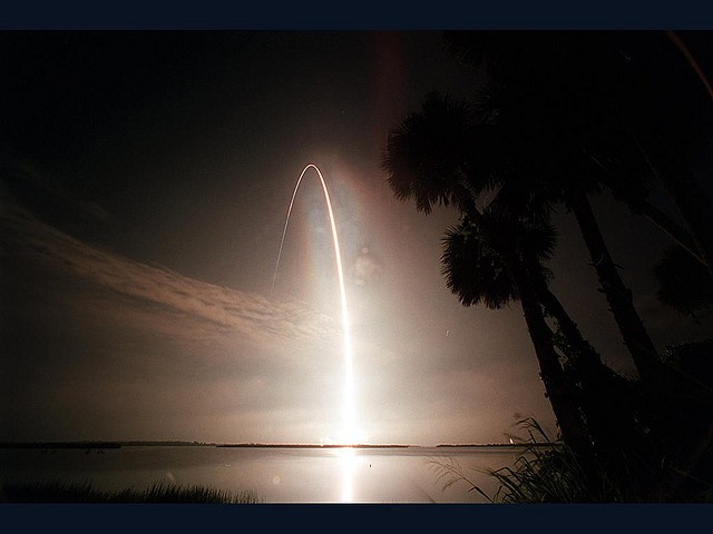 nightlaunch_sts104_big