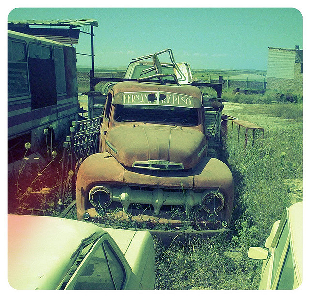 Ford F abandonada