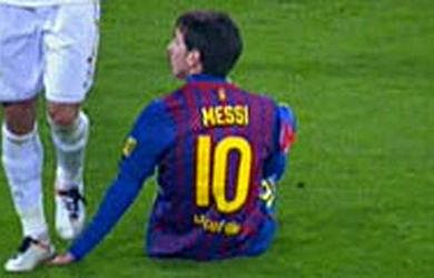 Messi es pisado por Pepe-Criminal del futbol del Madrid