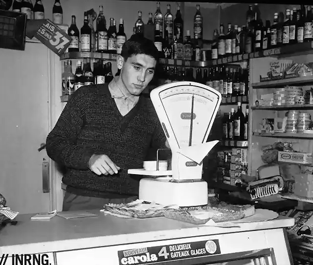 1966 - Eddy en el comercio de sus padres en  Woluv St Lambert
