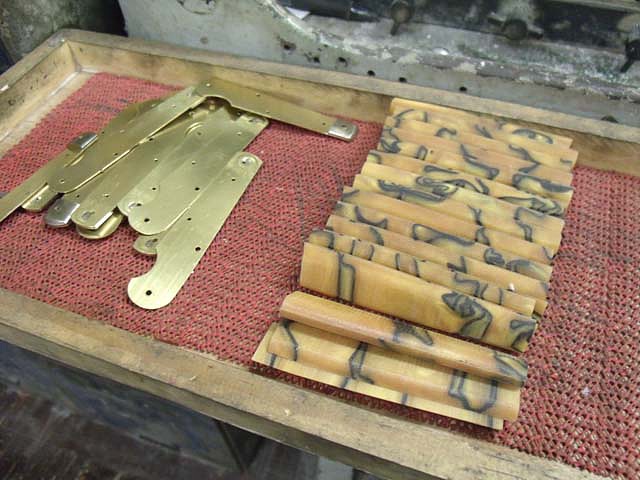 3 Fitting scales to handle material