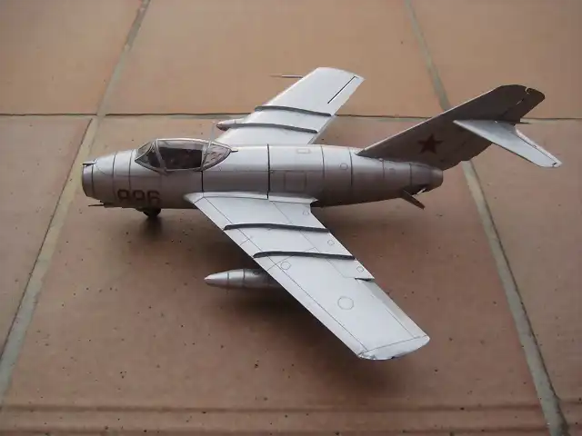 MIG 15 009