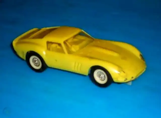 32-revell-vintage-ferrari-250-gt_yellow 1