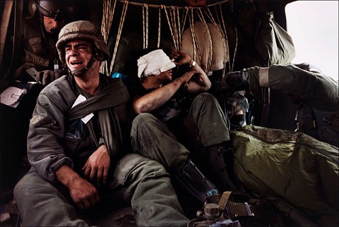 1991 El sargento Ken Kozakiewicz llora en Irak la muerte de su compaero Andy Alaniz, vctima del fuego amigo el ltimo da de la Guerra del Golfo.