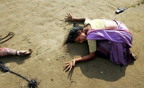 2004 Una mujer llora la muerte de un familiar suyo vctima del tsunami, en Cuddalore, India.