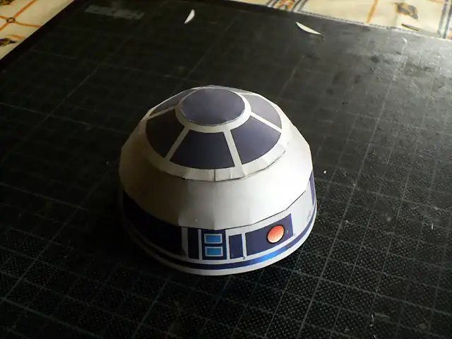 R2D2 10