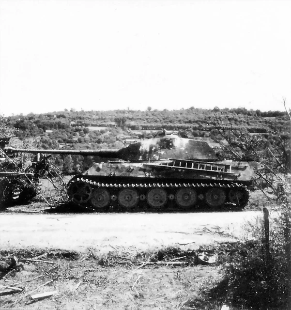 800px-German_tank_Tiger_II_near_Vimoutiers