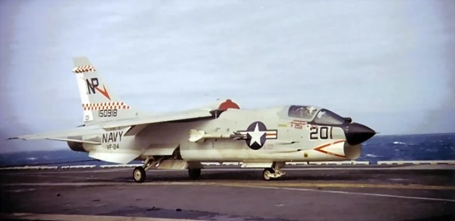 F-8J_VF-24_CVA-19 F-8J_VF-24_CVA-19