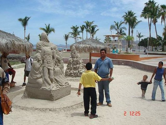 Monumentos de arena la paz baja california Mexico
