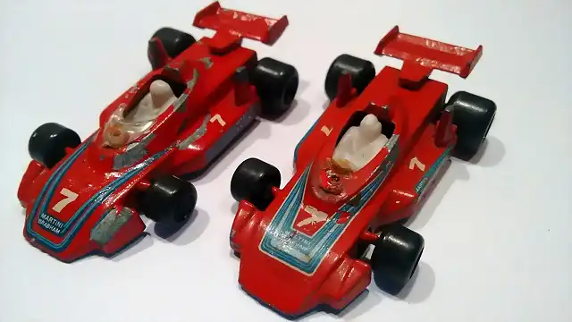 F1 Brabham BT45 rojo ruedas B x2