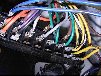 Conectar cable del rele en la  caja de fusibles