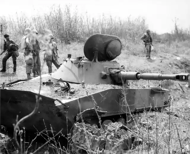 Destroyed_PT76_tank_at_Ben_Het