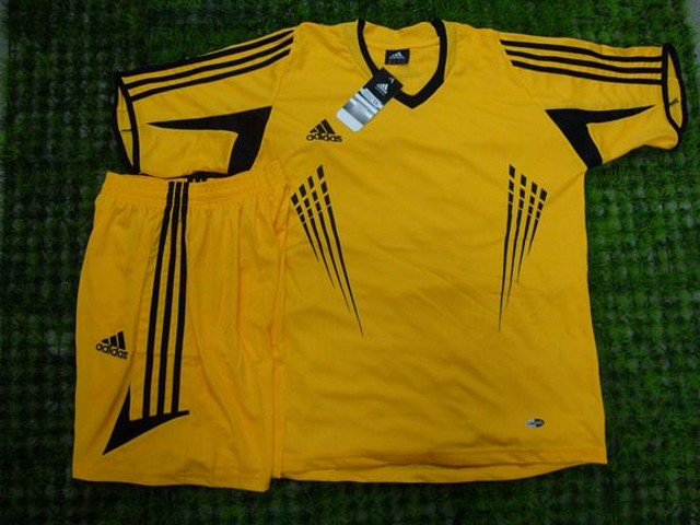 Kit Adidas