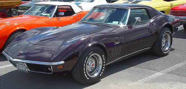 1969-corvette-at-show