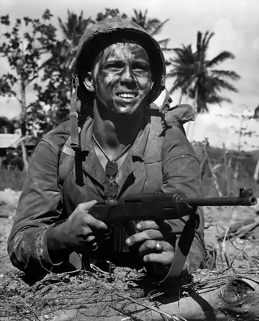 Marine con su M-1 en Guam. Islas Marianas. 1 de julio de 1944