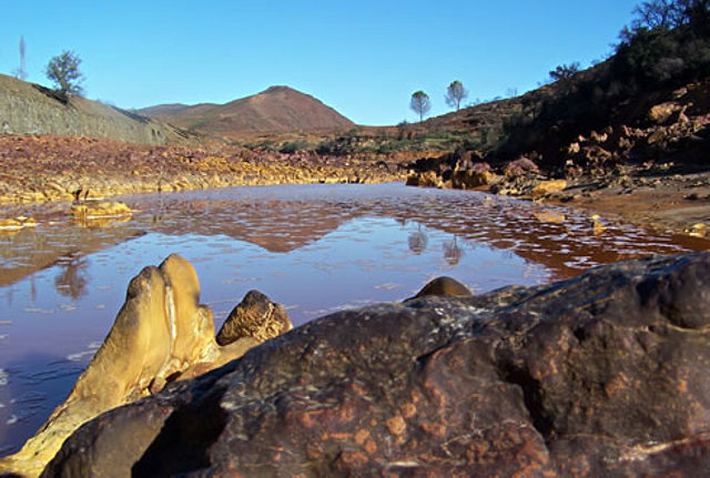 El rio tinto a su paso por Berrocal