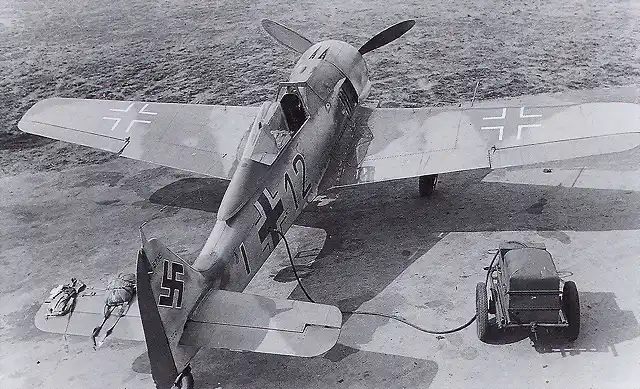 Focke-Wulf-Fw-190A-8.JG2-(B12+I)-Bruno-Stolle-WNr-5735-France-1943-01