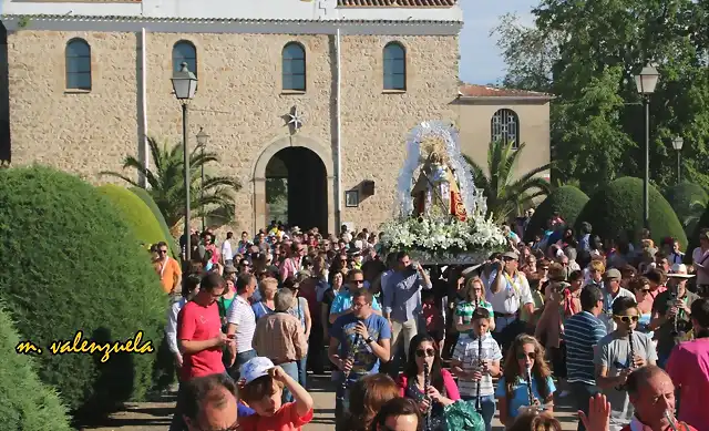 25, gente en la ermita,  marca