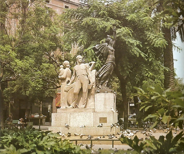 Monument Frances Layret