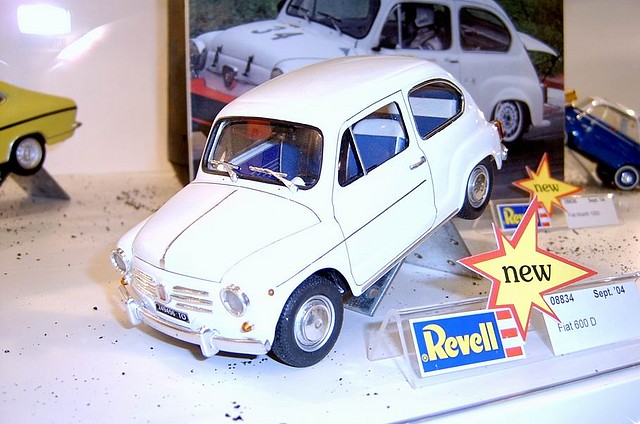003%201-18%20Fiat%20600%20Revell 003%201-18%20Fiat%20600%20Revell