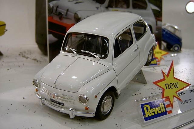 004%201-18%20Fiat%20600%20Revell 004%201-18%20Fiat%20600%20Revell