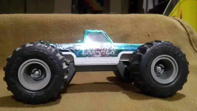 Chevy Silverado 4x4 Monster MAJORETTE (7)