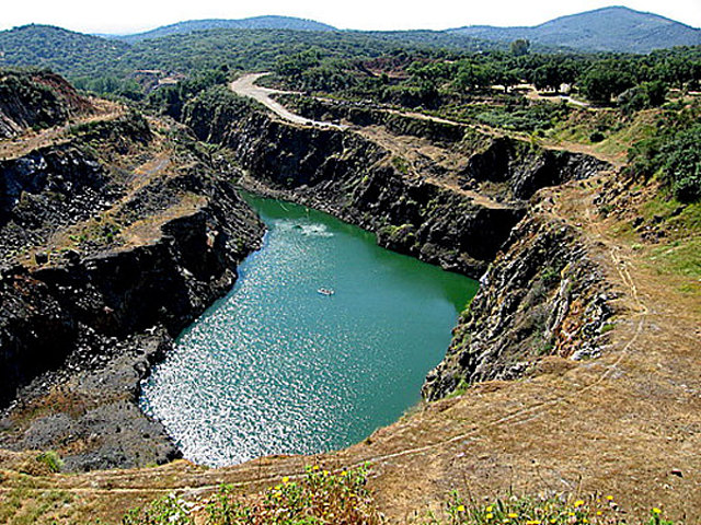 mina Teuler, entre Cala y Santa Olalla de Cala