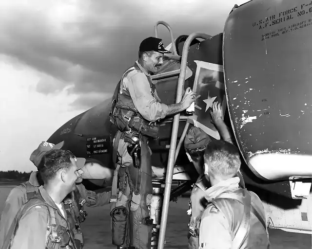 64-0829 Col.Olds painting a victory star on the F-4 he was flying on May 4 1967 when he shot down a MiG-21