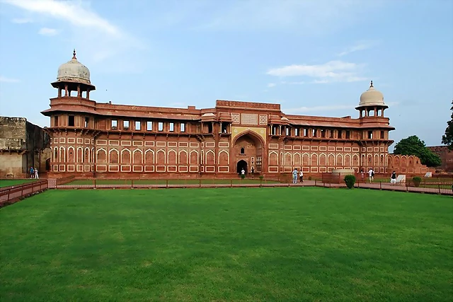 305 Agra fort