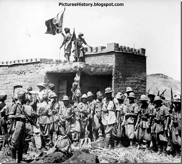 Italian-soldiers-British-position-north-africa-ww2