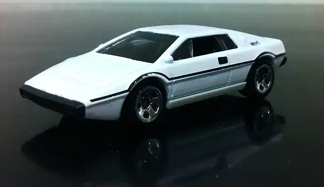 Lotus Esprit S1_James Bond The Spy who Loved me_2015_2