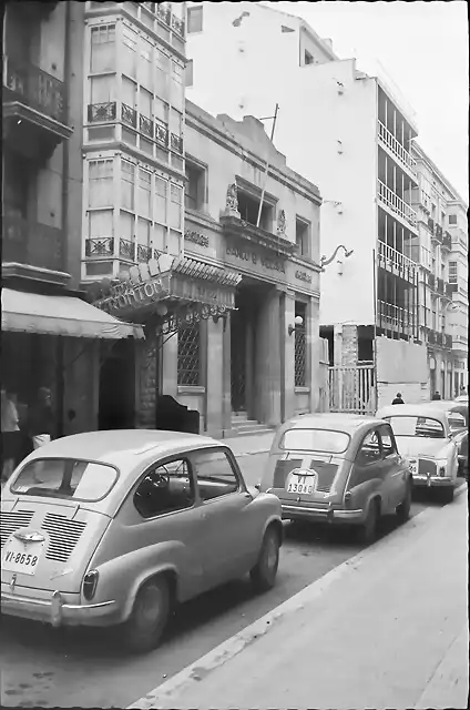 Vitoria Gasteiz - Calle San Prudencio,Fronton Hotel und die Bank Vizcaya, 1965,