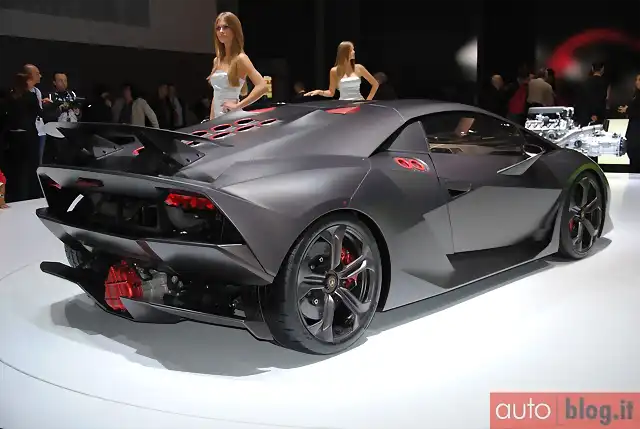 Lamborghini-Sesto-Elemento2