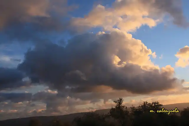 14, el sol entre nubes, marca