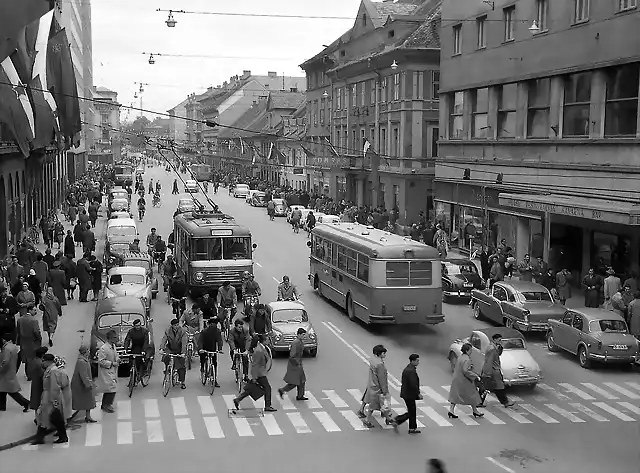 Ljubljana - Stadtfest auf der Tito Stra?e vor dem Hotel Slon, 1960