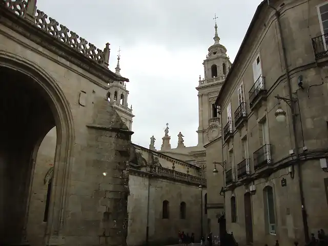 plaza acceso catedral