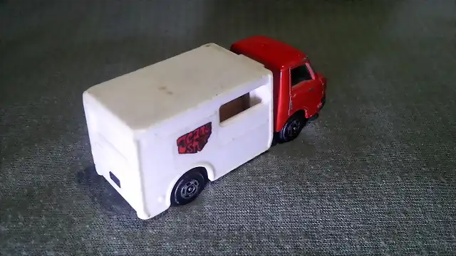 Isuzu Elf TOMICA (2)