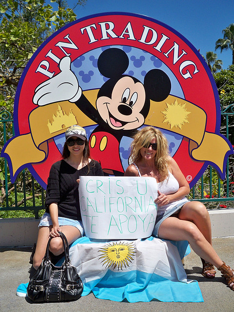 008 Naty y Gaby desde Disneyland, California