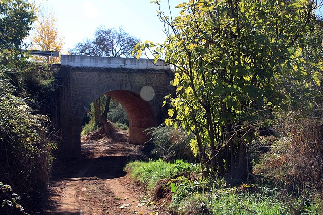 puente desde el arroyo